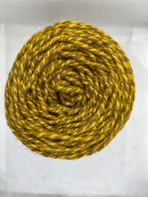 Cargar imagen en el visor de la galería, Ovillo de lana mediana I Cebolla