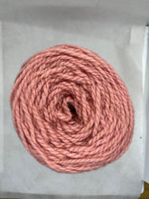 Cargar imagen en el visor de la galería, Ovillo de lana mediana | Cochinilla