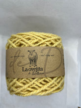 Cargar imagen en el visor de la galería, Ovillo de lana mediana I Cebolla