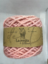 Cargar imagen en el visor de la galería, Ovillo de lana mediana | Cochinilla