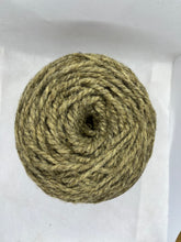 Cargar imagen en el visor de la galería, Ovillo de lana mediana | Eucaliptus