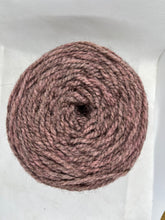 Cargar imagen en el visor de la galería, Ovillo de lana mediana | Cochinilla