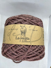 Cargar imagen en el visor de la galería, Ovillo de lana mediana | Cochinilla