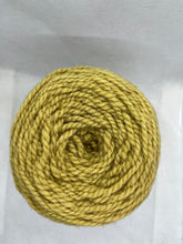 Cargar imagen en el visor de la galería, Ovillo de lana mediana | Ciruelillo