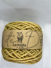 Cargar imagen en el visor de la galería, Ovillo de lana mediana | Ciruelillo
