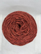 Cargar imagen en el visor de la galería, Ovillo de lana mediana I Cebolla Cochinilla