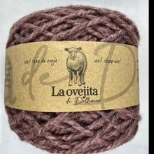 Cargar imagen en el visor de la galería, Ovillo de lana mediana | Cochinilla