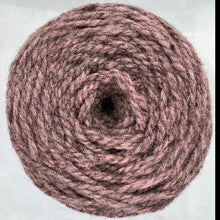 Cargar imagen en el visor de la galería, Ovillo de lana mediana | Cochinilla