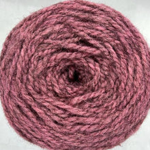 Cargar imagen en el visor de la galería, Ovillo de lana mediana | Cochinilla
