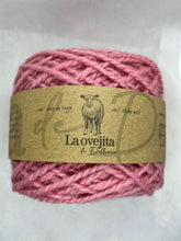 Cargar imagen en el visor de la galería, Ovillo de lana mediana | Cochinilla