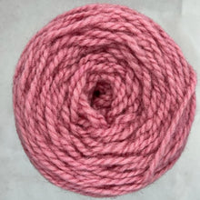 Cargar imagen en el visor de la galería, Ovillo de lana mediana | Cochinilla