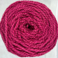 Cargar imagen en el visor de la galería, Ovillo de lana mediana | Cochinilla