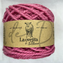 Cargar imagen en el visor de la galería, Ovillo de lana mediana | Cochinilla