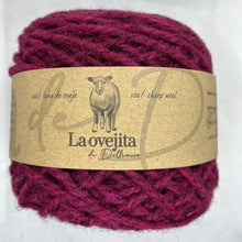 Cargar imagen en el visor de la galería, Ovillo de lana mediana | Cochinilla