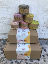 Cargar imagen en el visor de la galería, Caja de Regalo Mediana