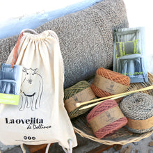 Cargar imagen en el visor de la galería, Kit de Tejido Cojín Quimán - Color Gris Pitío