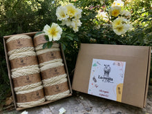 Cargar imagen en el visor de la galería, Caja de Regalo Mediana