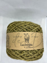 Cargar imagen en el visor de la galería, Ovillo de lana mediana | Eucaliptus
