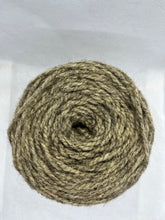 Cargar imagen en el visor de la galería, Ovillo de lana mediana I Cebolla

