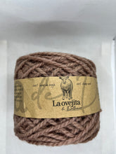 Cargar imagen en el visor de la galería, Ovillo de lana mediana | Uva y Cochinilla

