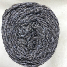 Cargar imagen en el visor de la galería, Ovillo de lana gruesa | Cafe Natural
