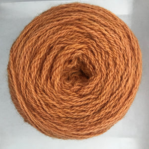 Ovillo de lana delgada | Cebolla y Cochinilla