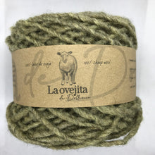 Cargar imagen en el visor de la galería, Ovillo de lana gruesa | Ciruelillo
