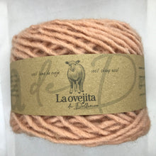Cargar imagen en el visor de la galería, Ovillo de lana gruesa | Quintral y Cochinilla
