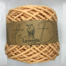 Cargar imagen en el visor de la galería, Ovillo de lana mediana | Cebolla y Cochinilla
