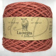 Cargar imagen en el visor de la galería, Ovillo de lana delgada | Cebolla y Cochinilla
