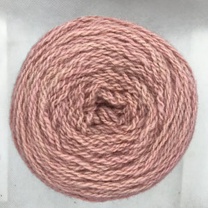 Ovillo de lana delgada | Cochinilla y Uva