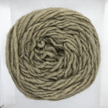 Cargar imagen en el visor de la galería, Ovillo de lana gruesa | Nogal
