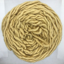 Cargar imagen en el visor de la galería, Ovillo de lana gruesa | Almendra
