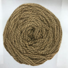 Cargar imagen en el visor de la galería, Ovillo de lana mediana | Nogal
