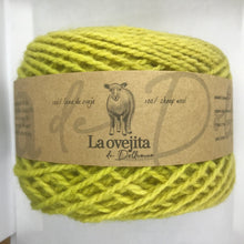 Cargar imagen en el visor de la galería, Ovillo de lana mediana | Ciruelillo
