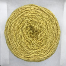 Cargar imagen en el visor de la galería, Ovillo de lana delgada | Eucaliptus
